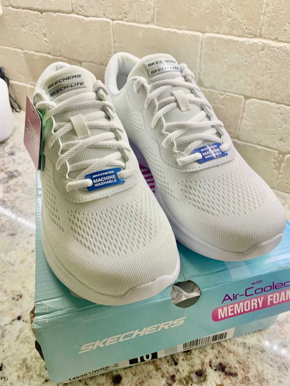 Skechers Air Cooled Memory Foam White NWT Size 10 Sneakers Skech Lite Pro